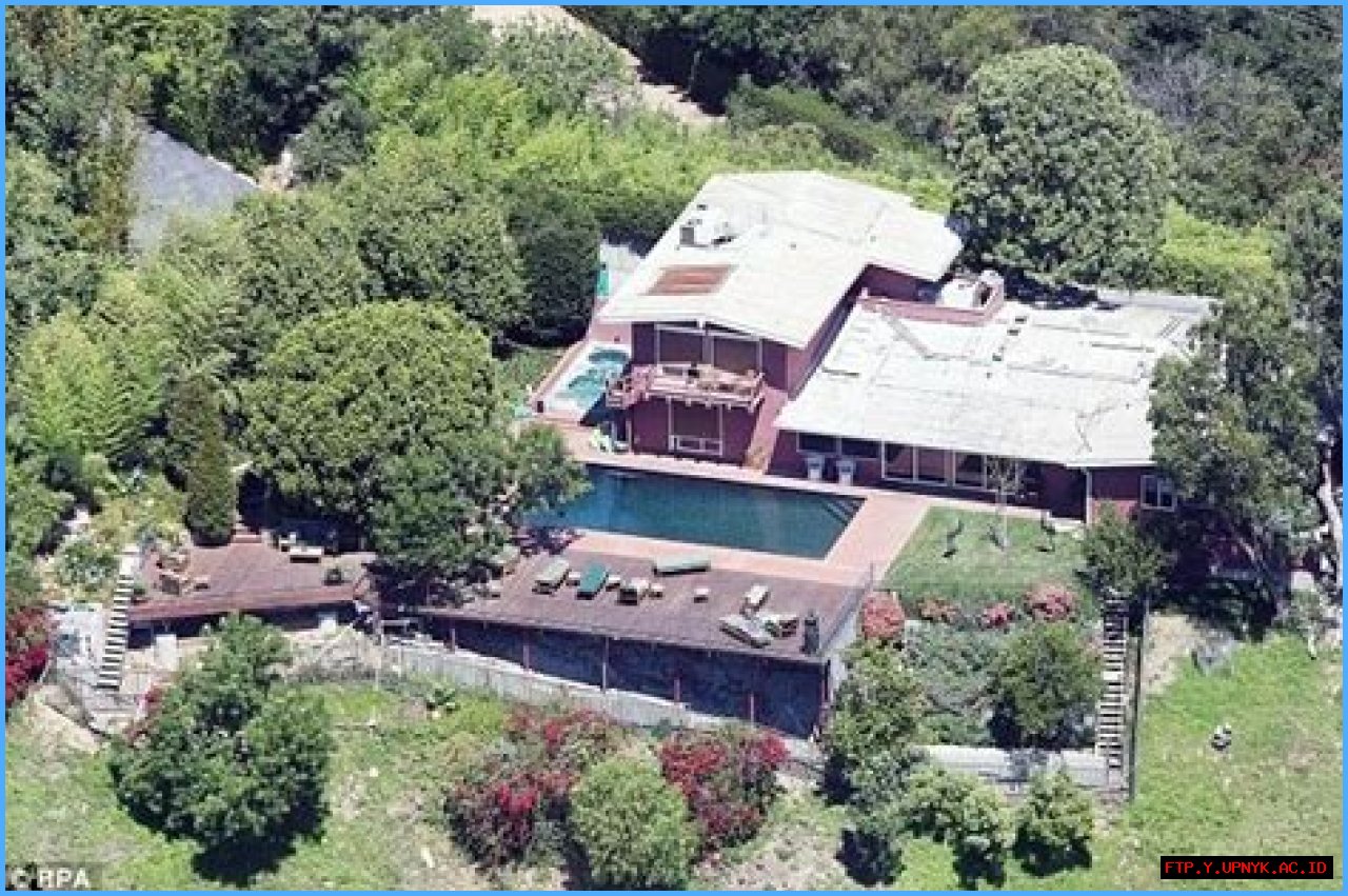 5 Secrets About Jack Nicholson's Mulholland Drive Mansion