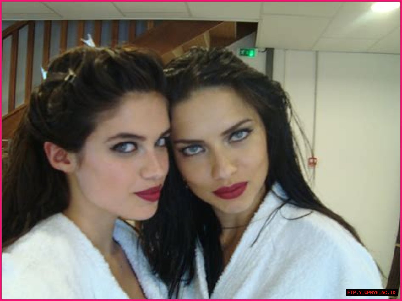 Adriana Lima Siblings: Meet Her Brothers And Sisters