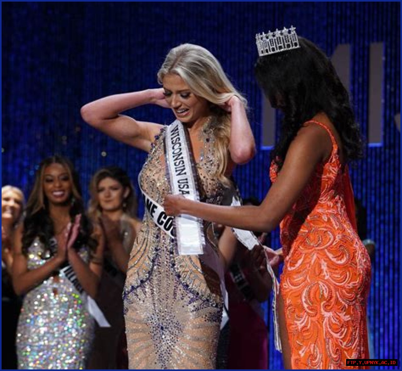 Alexis Loomans: Height, Weight, Net Worth, Age Fast Facts