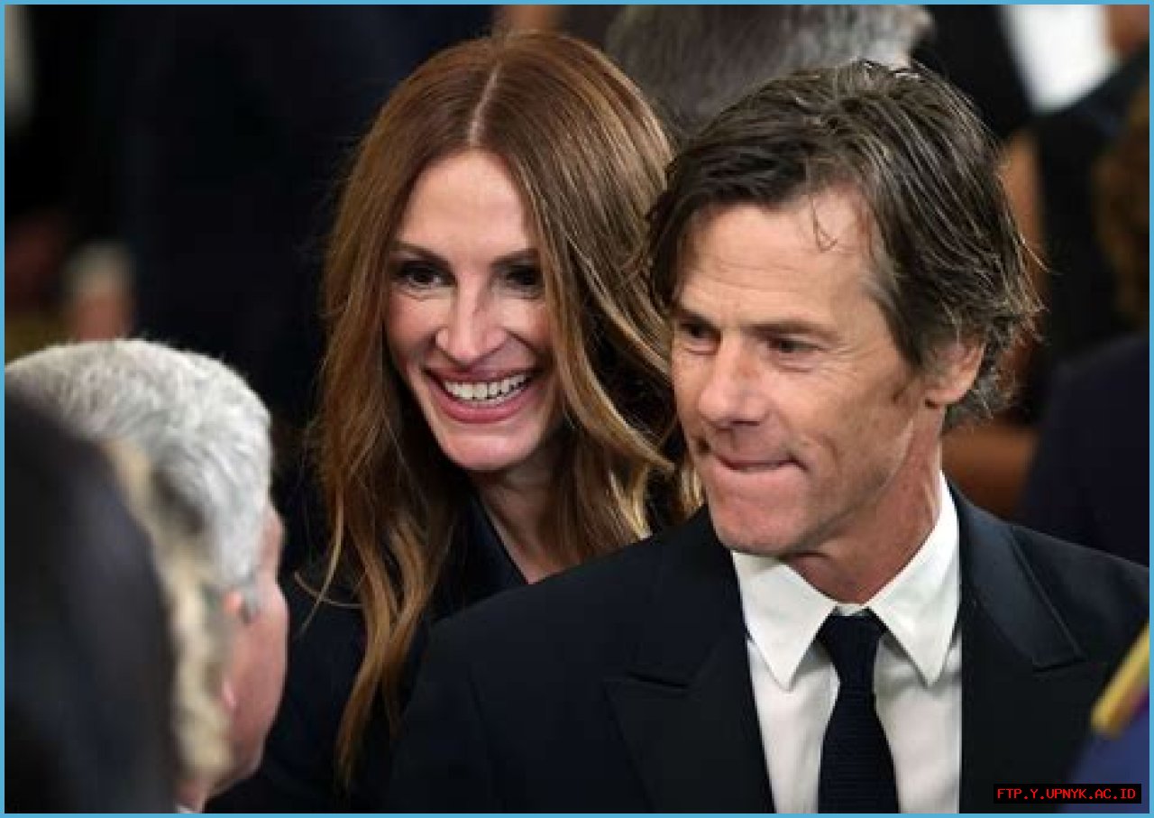 All About Julia Roberts And Her Husband