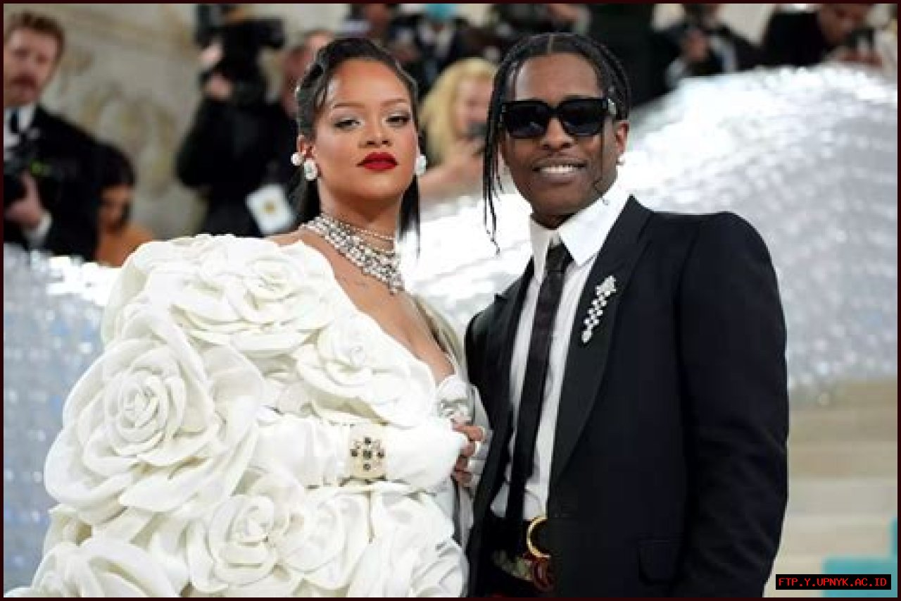 All The Details On Eminem And Rihanna's Relationship