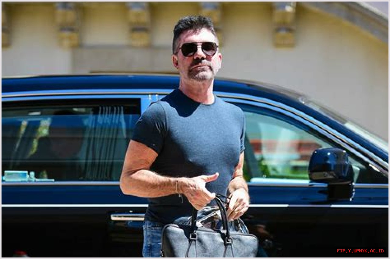 Another Health Scare For Simon Cowell: His Son Is 'Really Sick'
