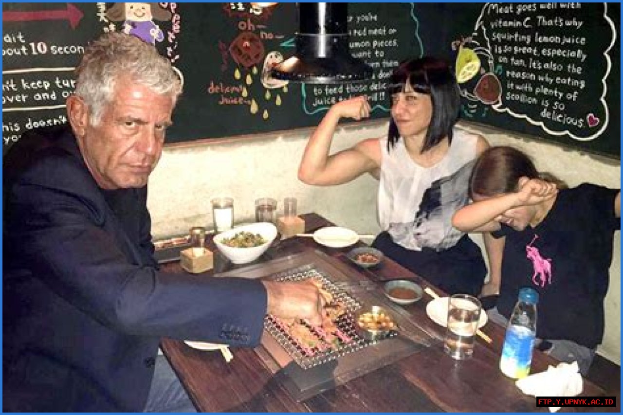Anthony Bourdain's Daughter: Remembering The Culinary Icon's Legacy