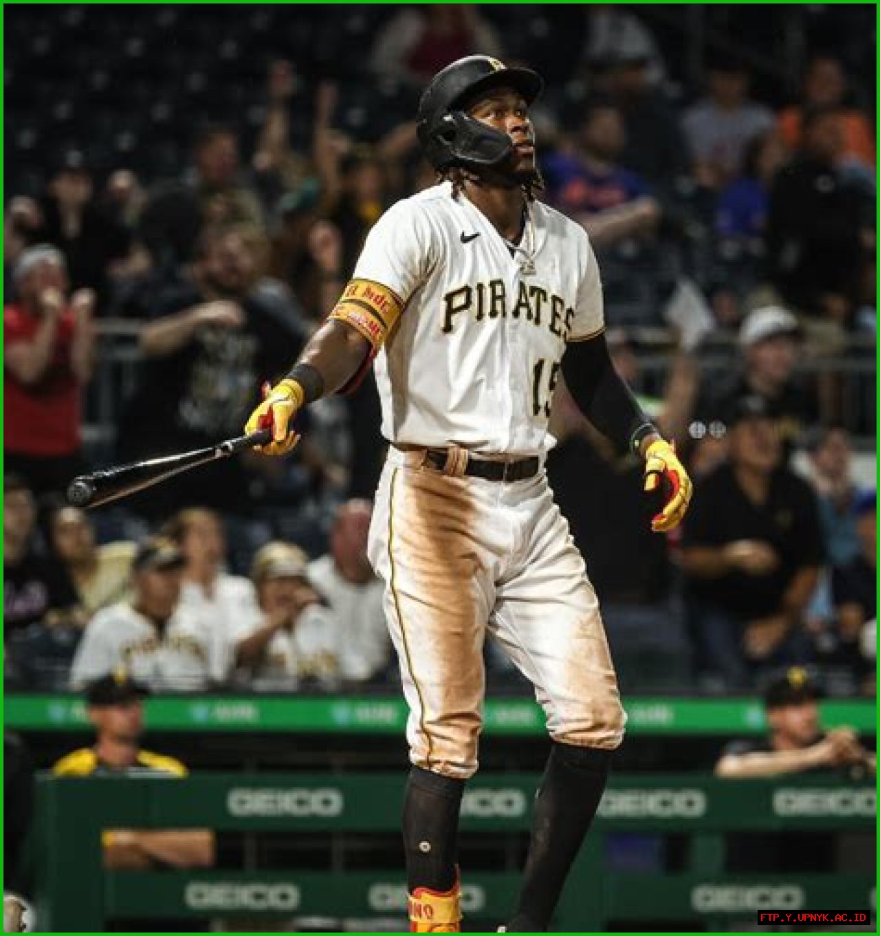 Are Elly De La Cruz And Oneil Cruz Related?