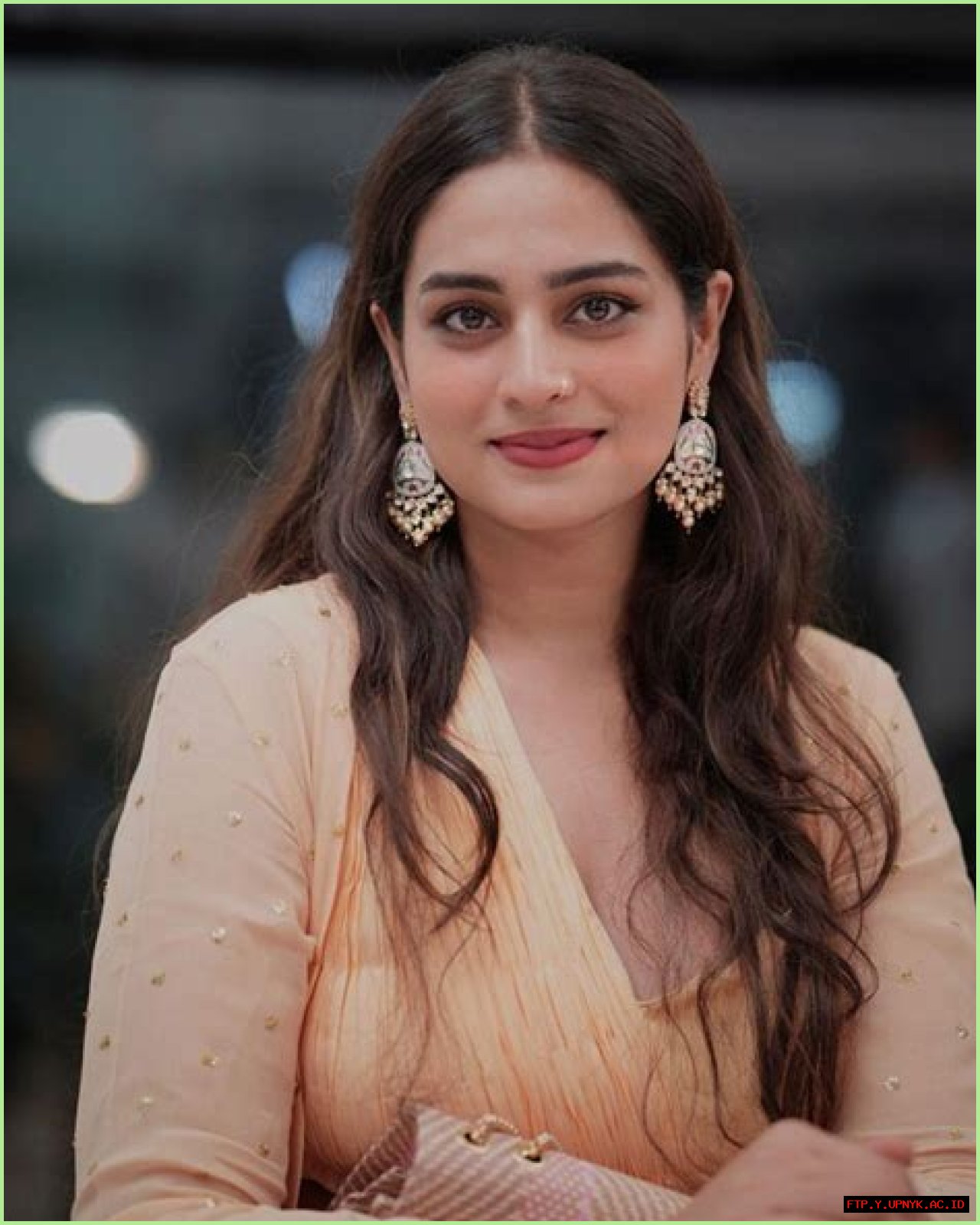 Aysha Khan: The Rising Star Of Pakistani Entertainment