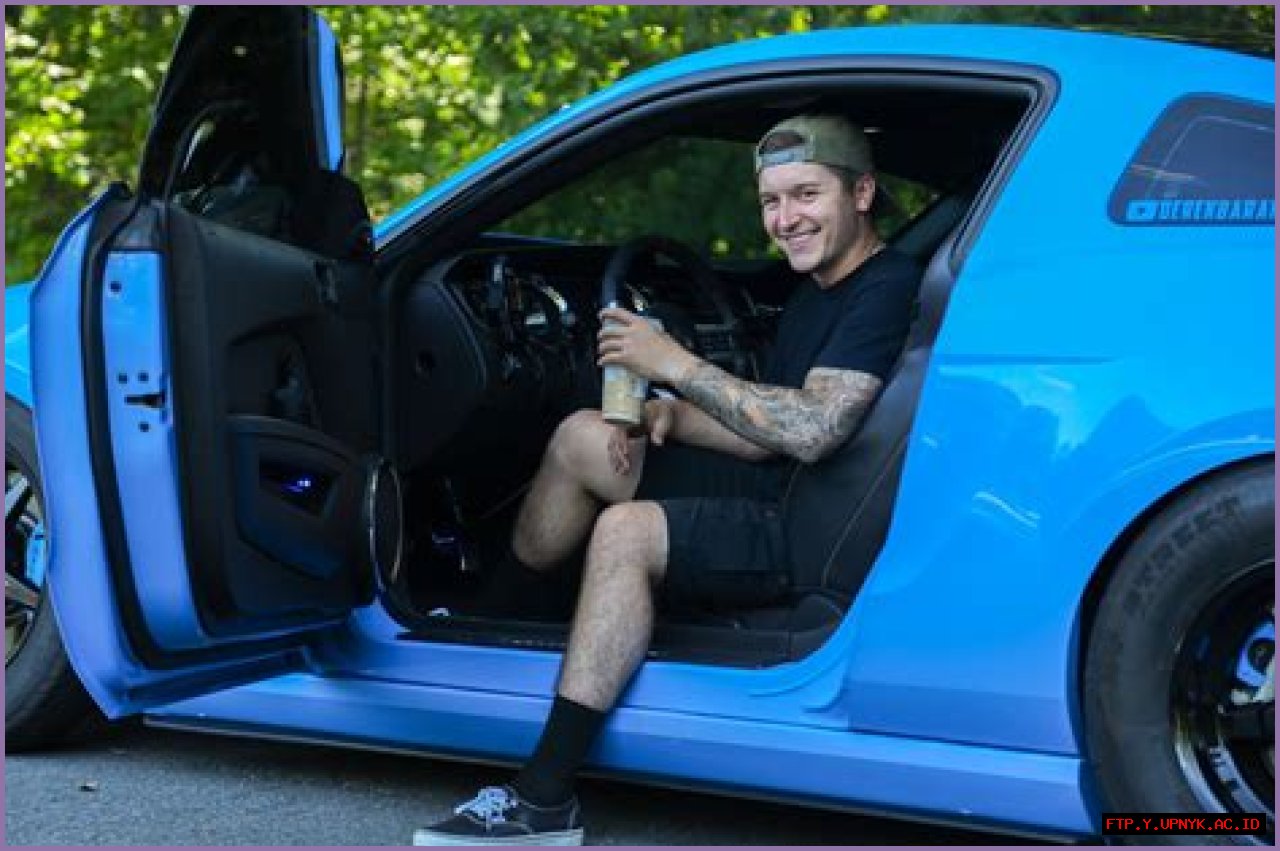 Browse The Extraordinary Portfolio Of Acclaimed Artist Derek Baran