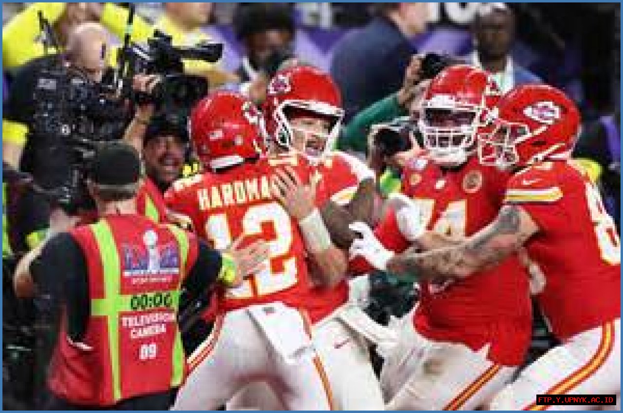 Chiefs' Mahomes Super Bowl Winning Helmet