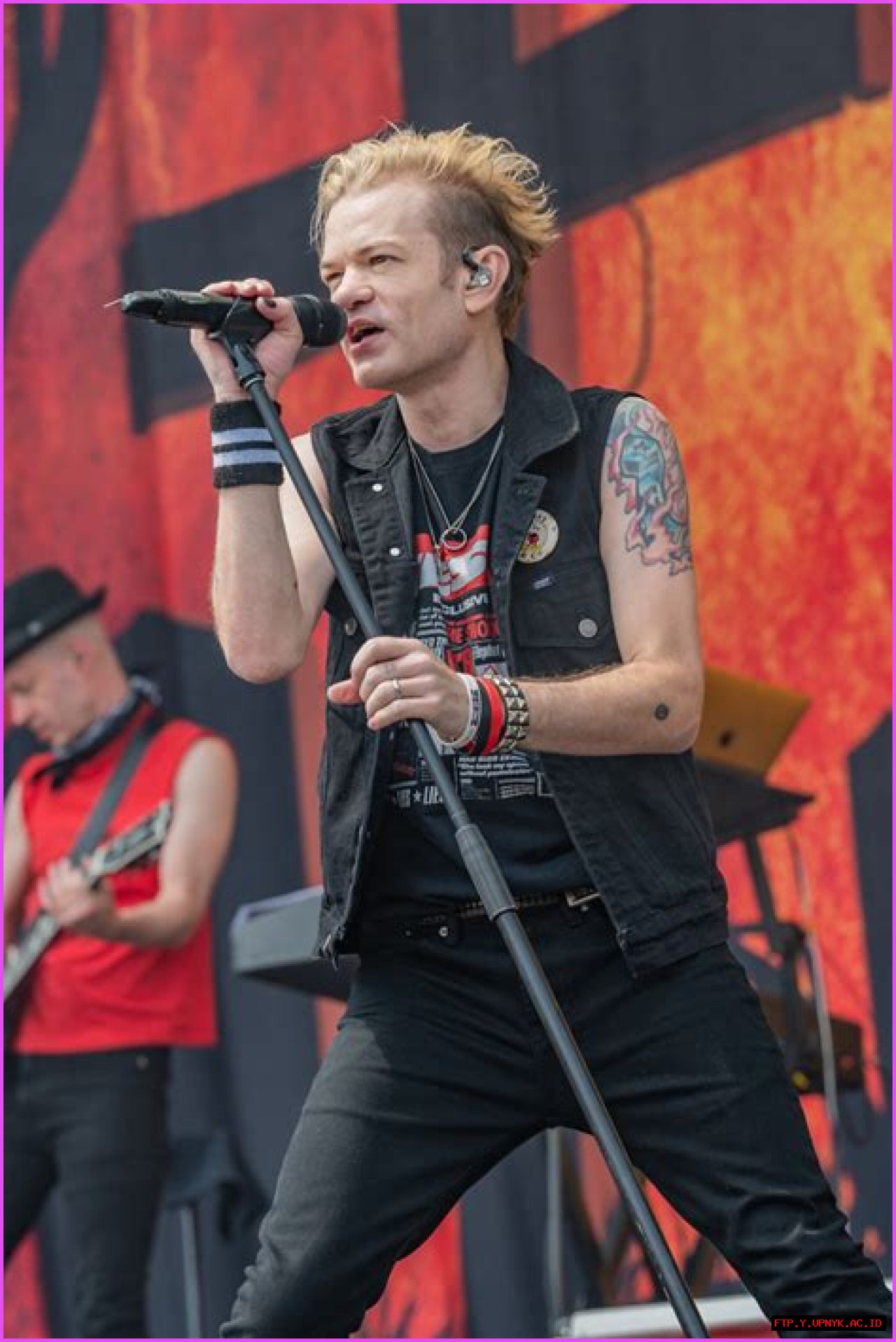 Deryck Whibley's Kids: A Glimpse Into The Family Life Of The Sum 41 Singer