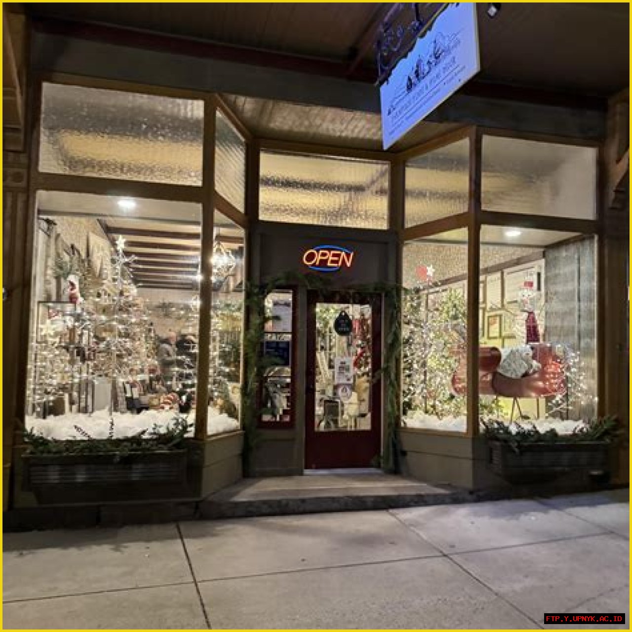 Discover Hallmark Bend Oregon: Your Source For Unique Treasures And Home Decor