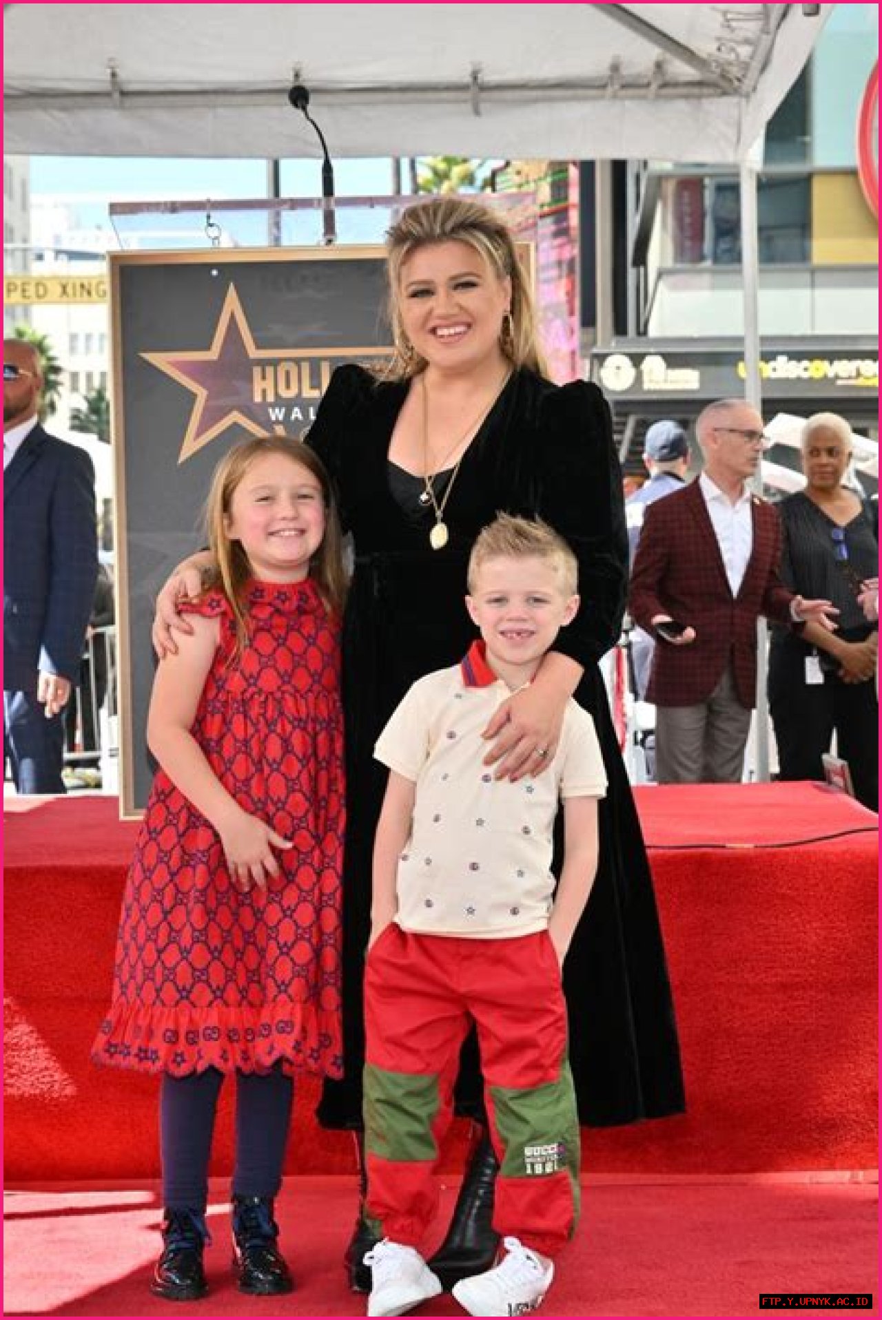 Discover Kelly Clarkson's Extraordinary Net Worth: Insights And Details