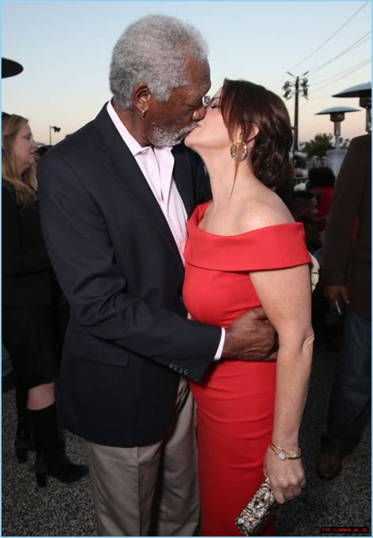 Discover Morgan Freeman's Current And Past Spouses