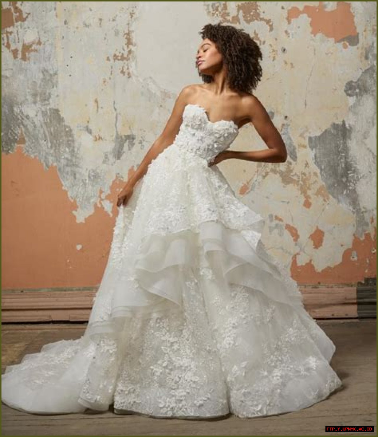 Discover Stunning Lazaro Wedding Dresses For 2023