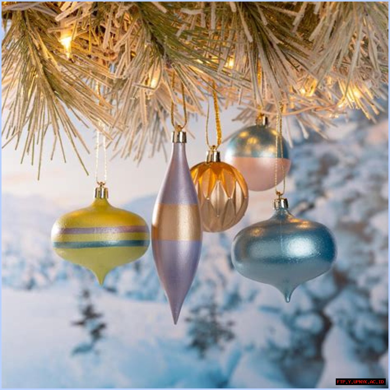 Discover The Magic Of Pearly Christmas Ornaments