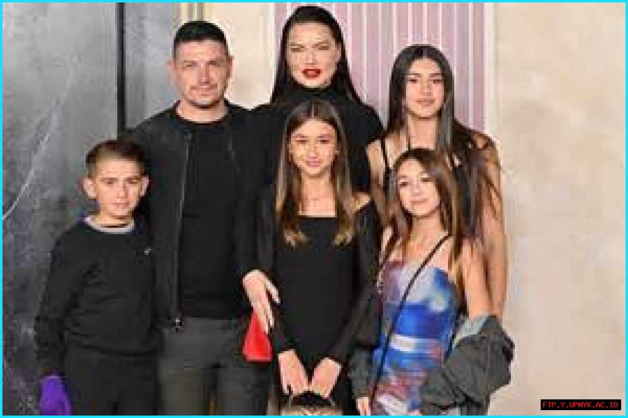 Discover The Truth: Does Adriana Lima Have A Sibling?