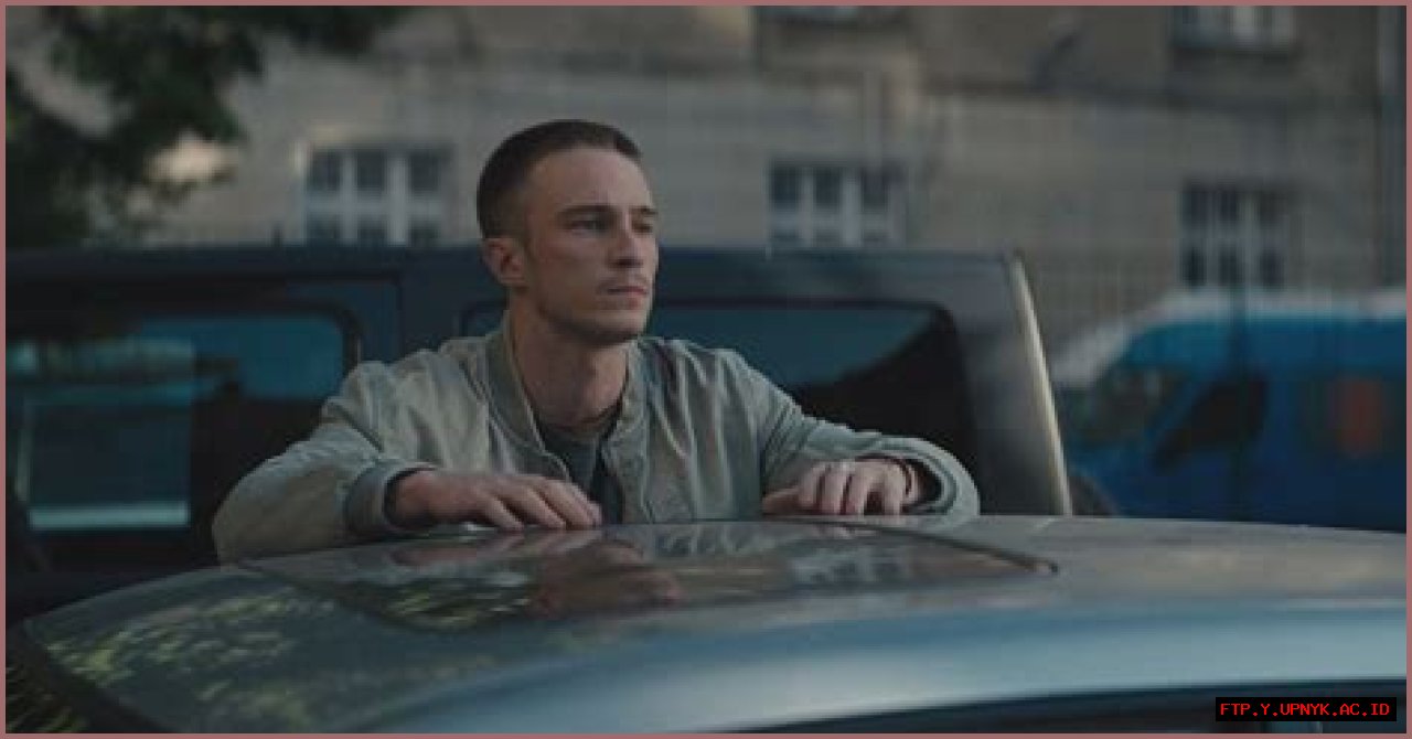 Drew Starkey: The Rising Star Of Teen Dramas And Romantic Films