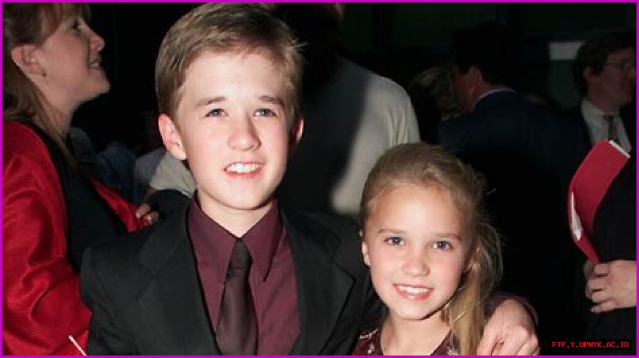 Emily Osment, Children, Parenthood Status