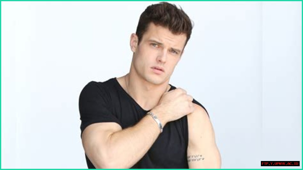 Everything You Need To Know About Michael Mealor's Height