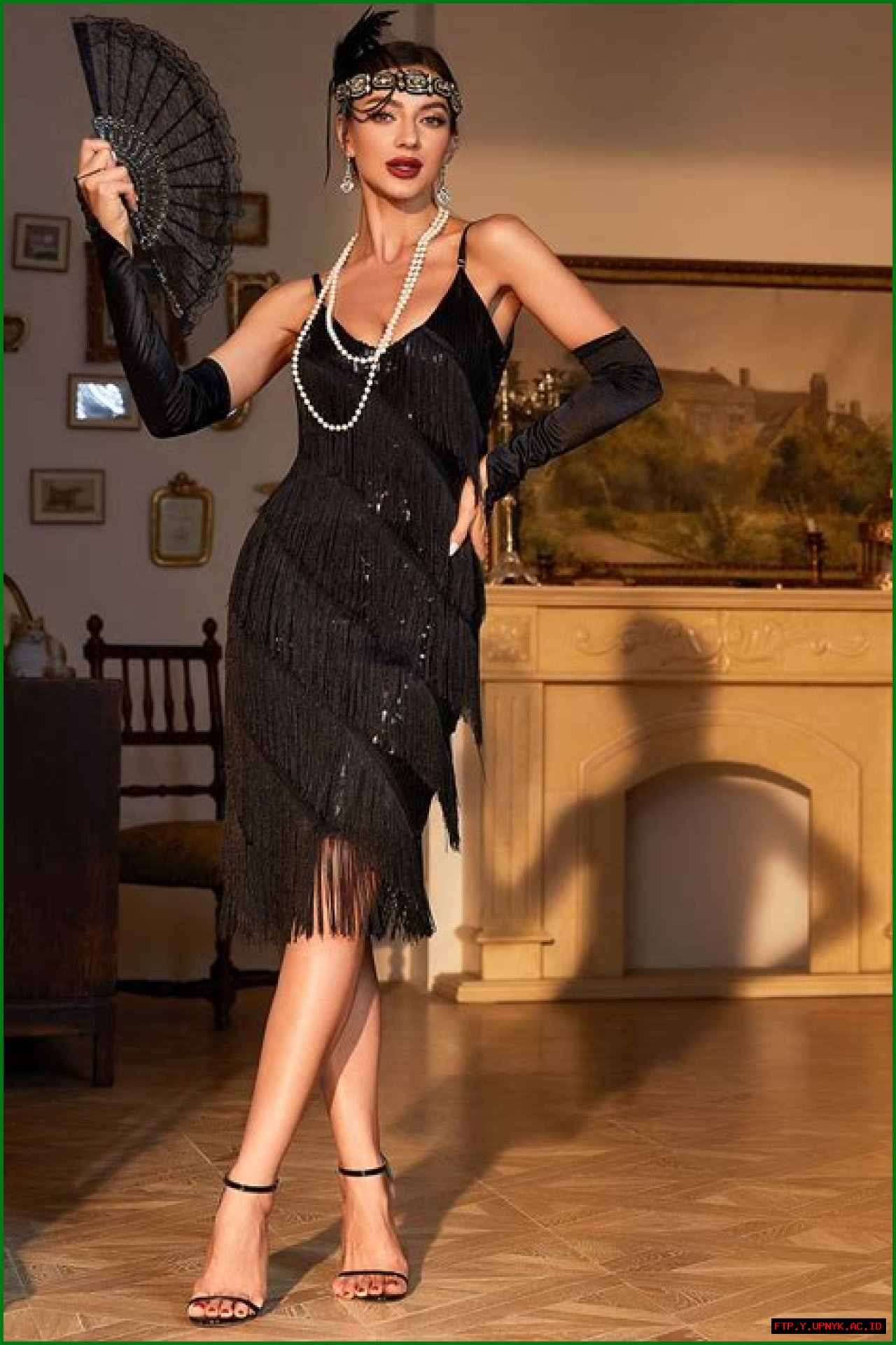 Exclusive Black Flapper Costume: Perfect For Your Roaring Twenties Party