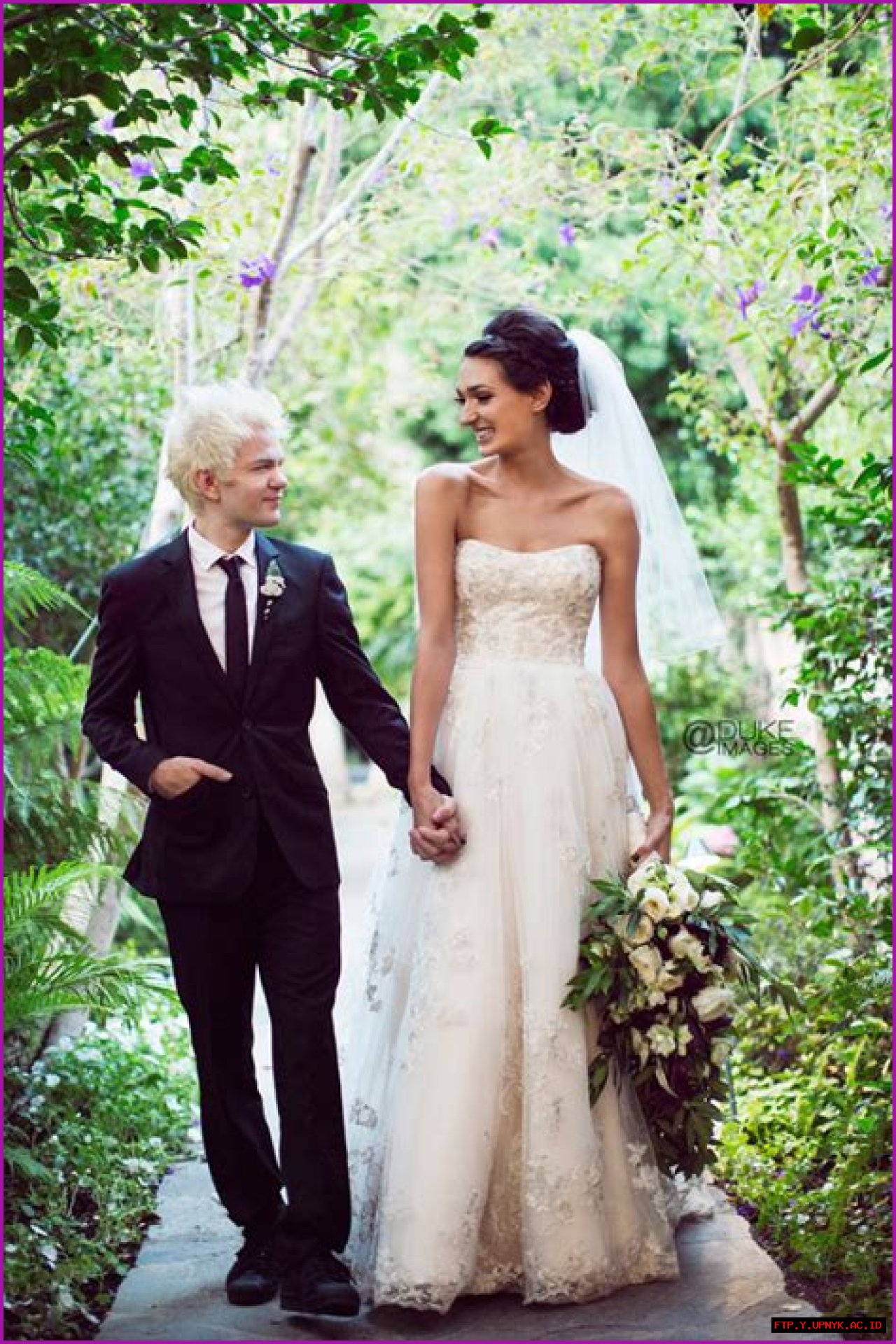Exclusive Details On Deryck Whibley's New Girlfriend