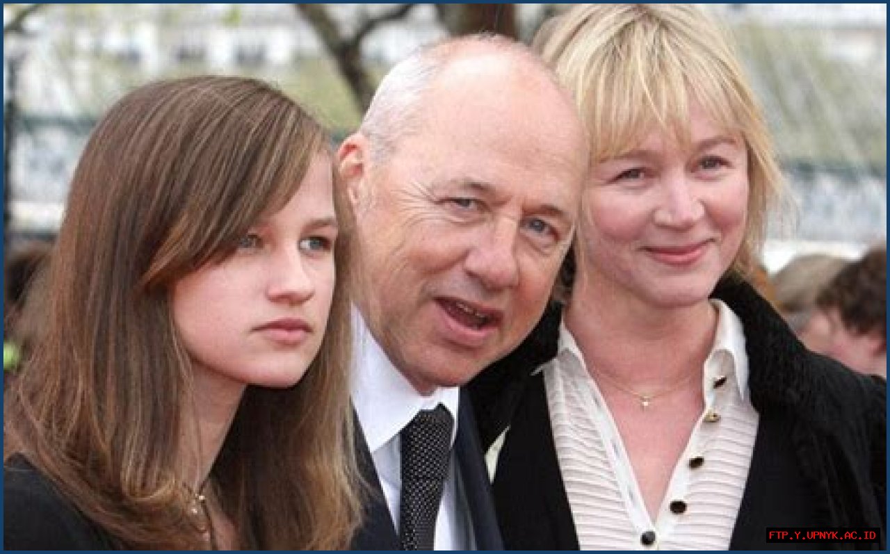 Exploring The Personal Life Of Mark Knopfler: Who Is He Married To?