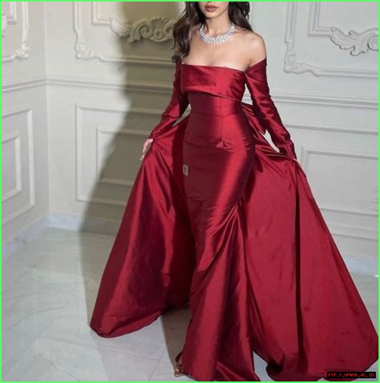 Exquisite Sissi Bomer: Unveiling Timeless Glamour