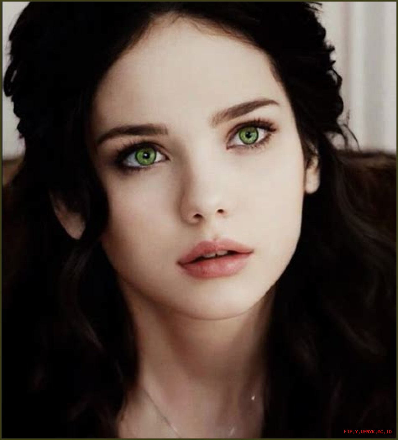 Eye-Catching Actresses: The Allure Of Emerald Eyes And Dark Locks