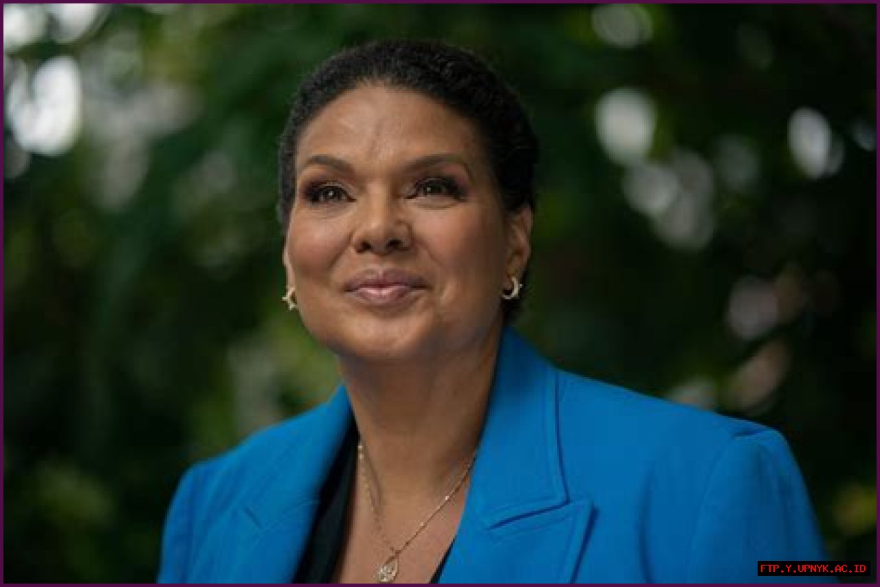 Find Renowned Sara Snyder - Your Trusted Agent In Howell, MI