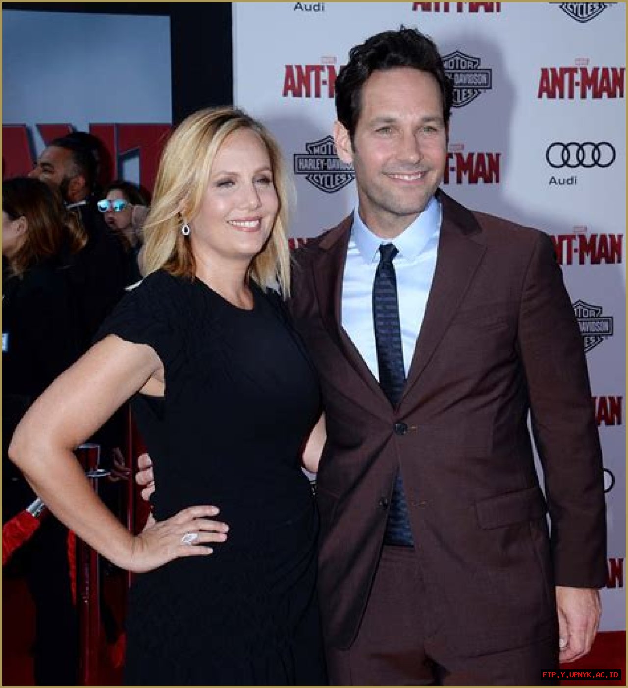 How Big Is The Age Gap Between Paul Rudd And Julie Yaeger?