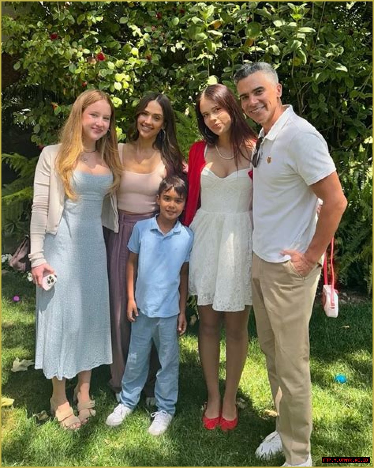 Is Jessica Alba An Only Child? Let's Find Out!