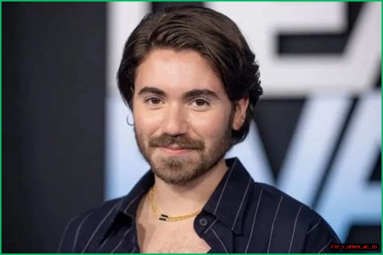 Is Noah Galvin Transgender: An In-Depth Exploration