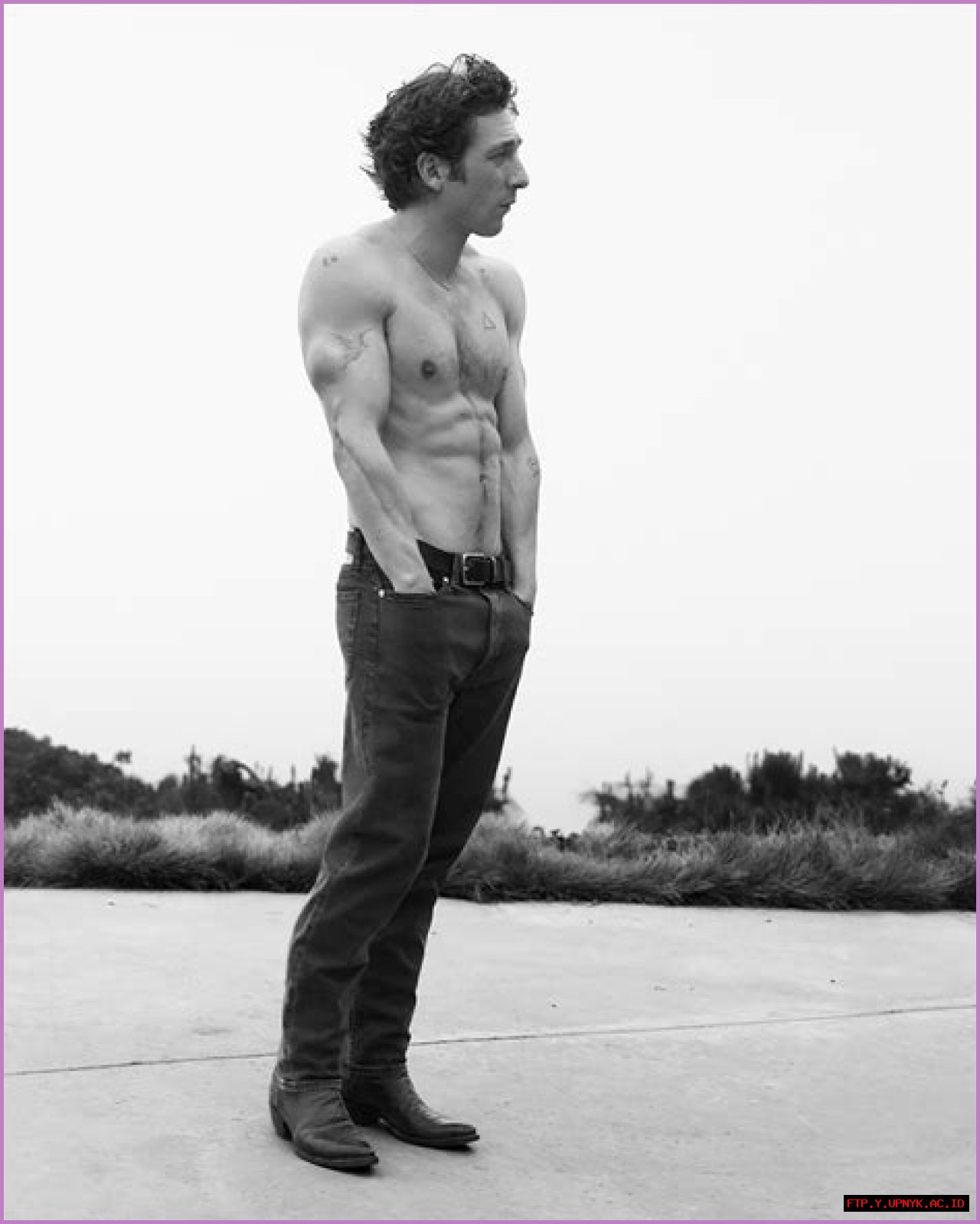 Jeremy Allen White's Towering Height: Standing Tall At X Feet