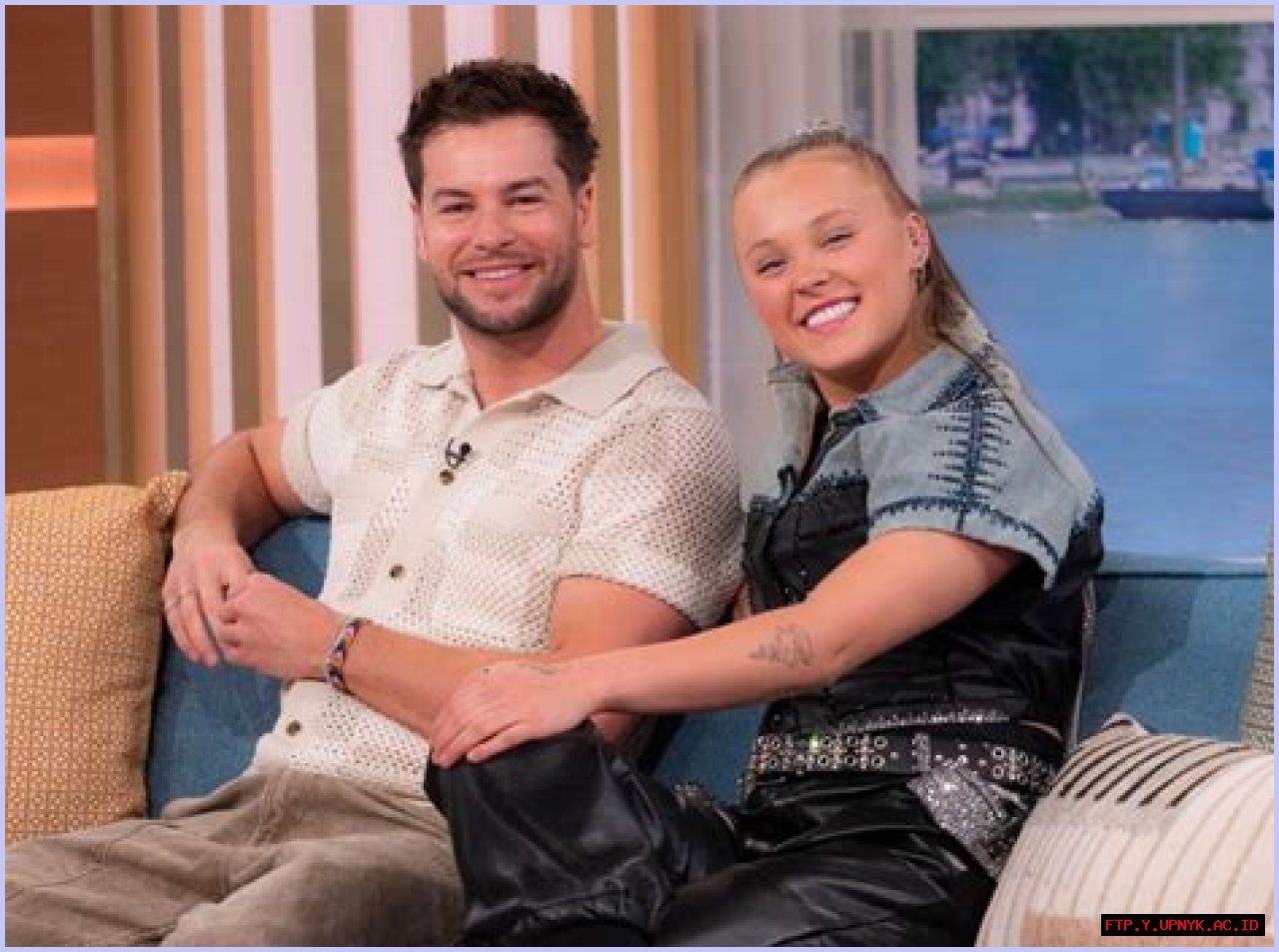 JoJo Siwa's Romantic Partner Revealed: Exploring Love And Relationships | Romance