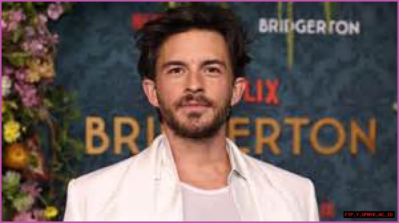 Jonathan Bailey's Love Life: What We Know