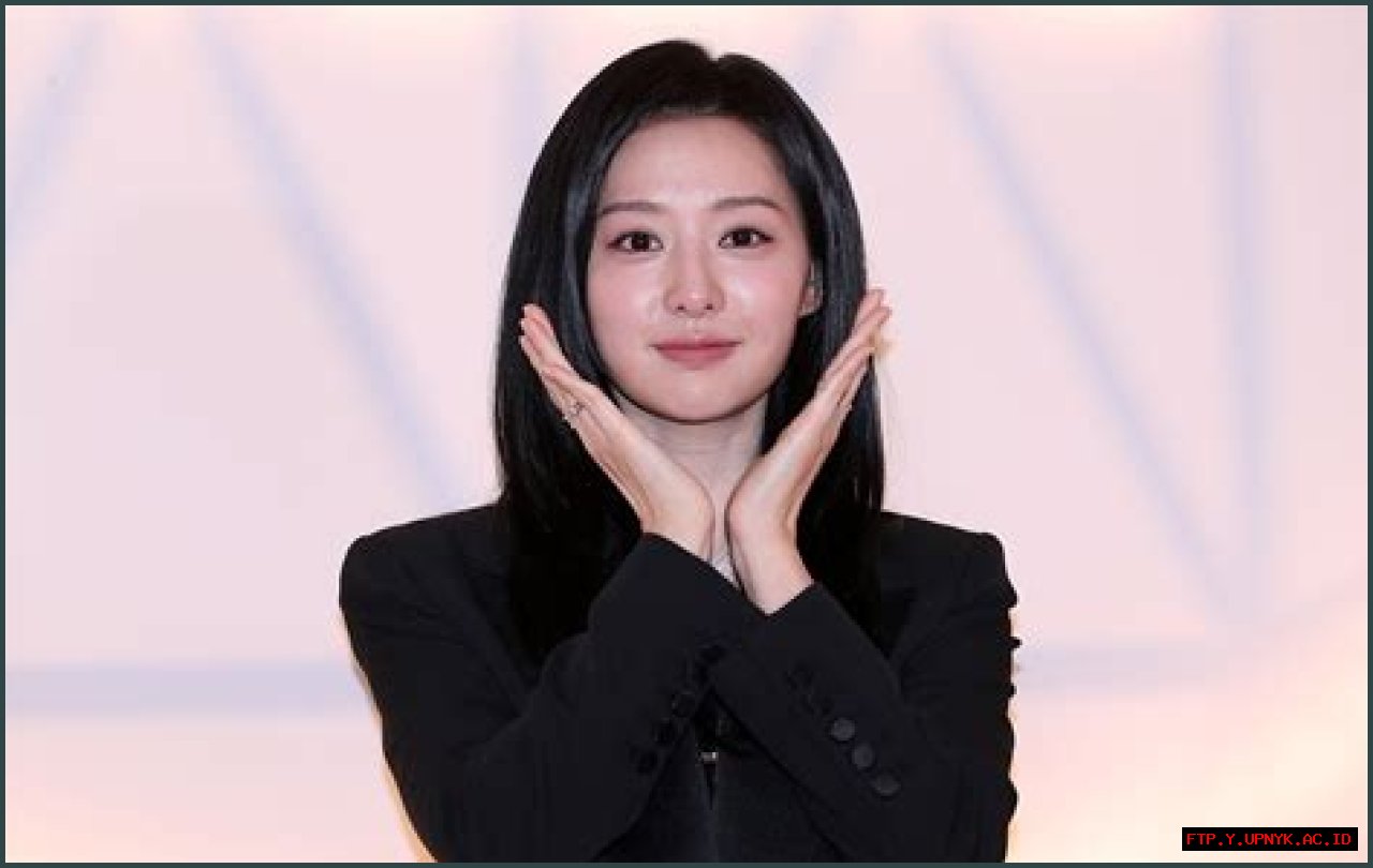 Kim Ji Won's Close Friendships In The Entertainment Industry
