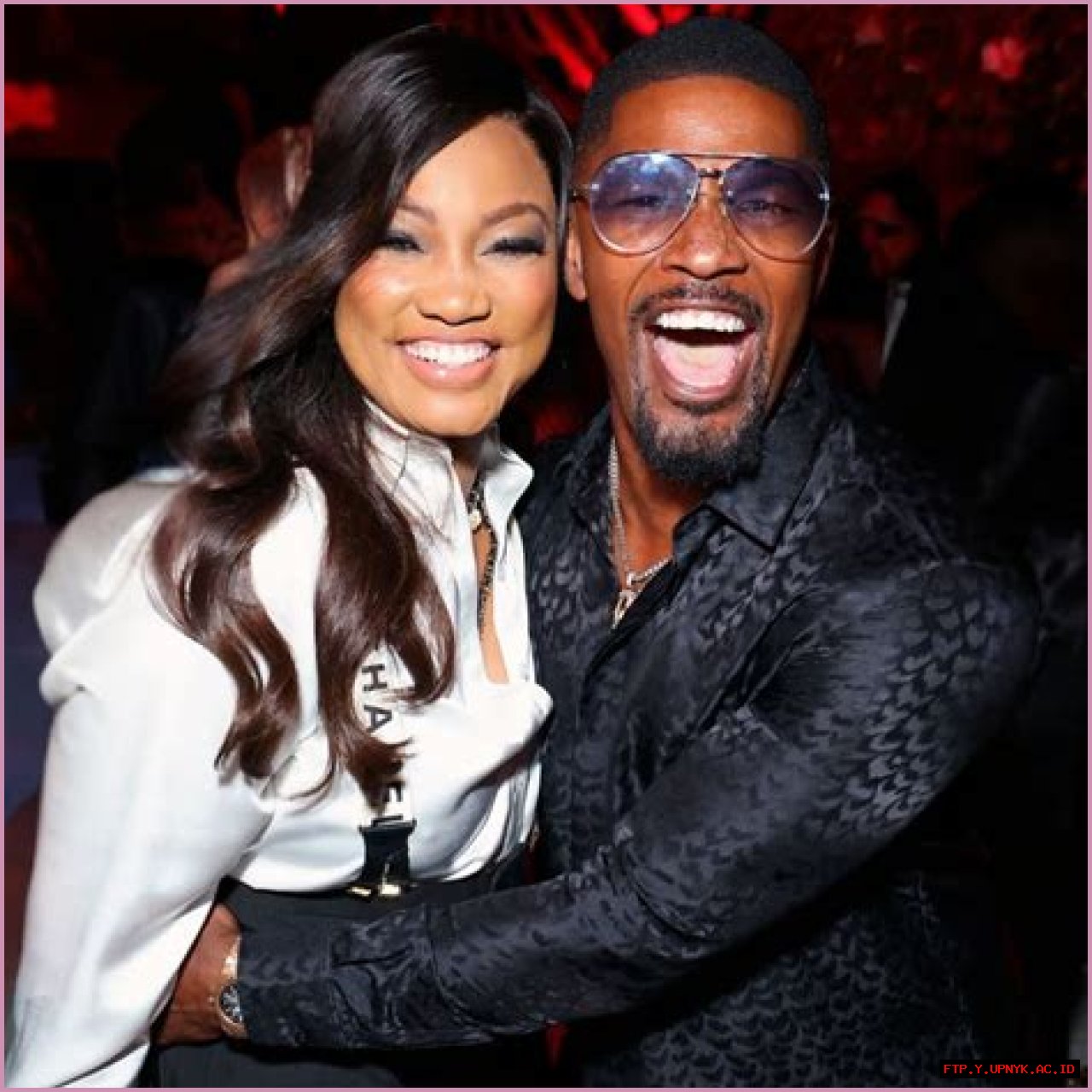 Latest: Who Is Jamie Foxx Currently Dating?