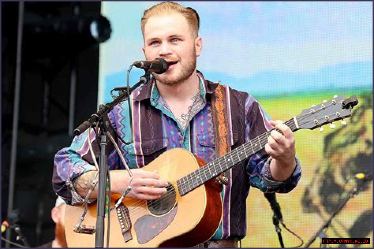 Learn The Height Of Singer-Songwriter Zach Bryan