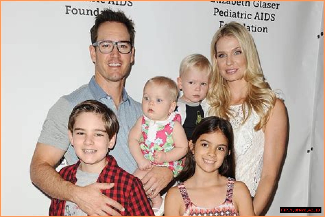 Mark Paul Gosselaar's Children: Meet The Gosselaar Family