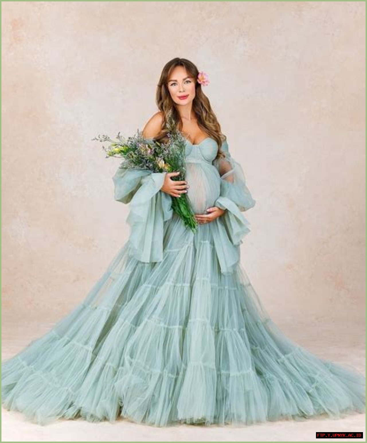 Michelle Obama's Radiant Pregnancy Moments Captured In Stunning Images