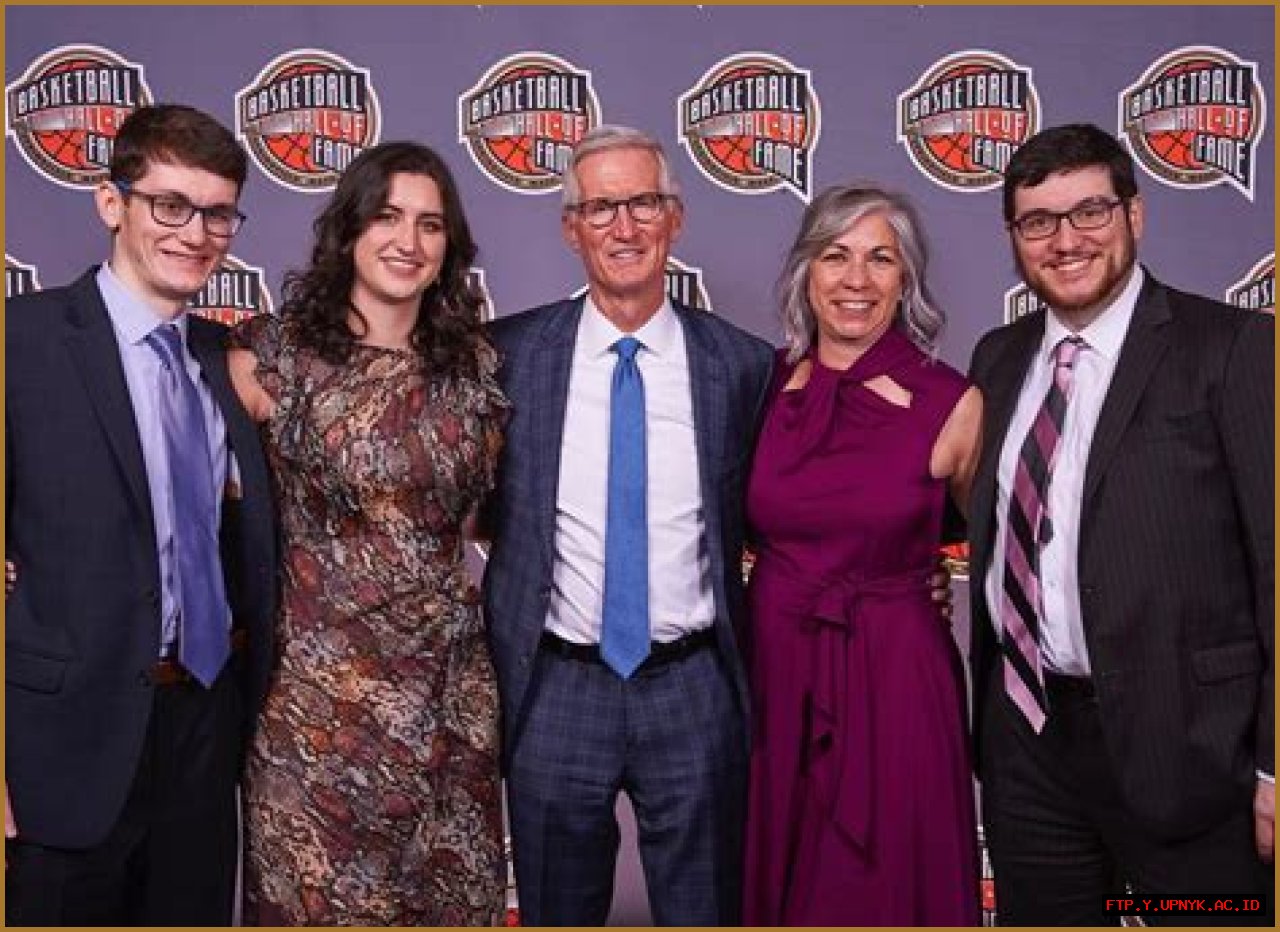 Mike Breen Family: Meet The Beloved Broadcaster's Family