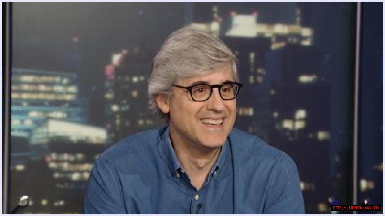 Mo Rocca Marriage Status: Is The TV Personality Married?