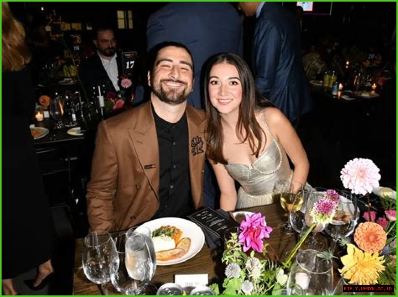 Noah Kahan's Heart: Unraveling The Mystery Of His Girlfriend