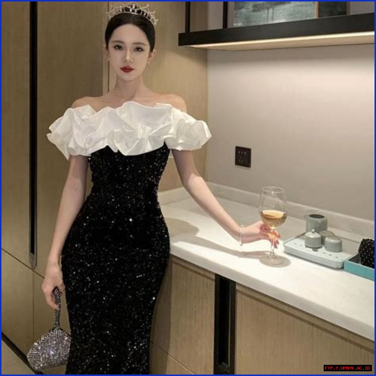 Radiant Style For Your Special 40th: Find The Perfect Party Dress