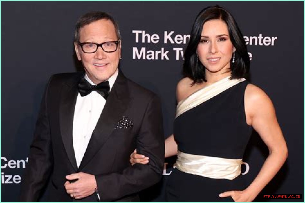 Rob Schneider's Wife: Meet Patricia Azarcoya Schneider