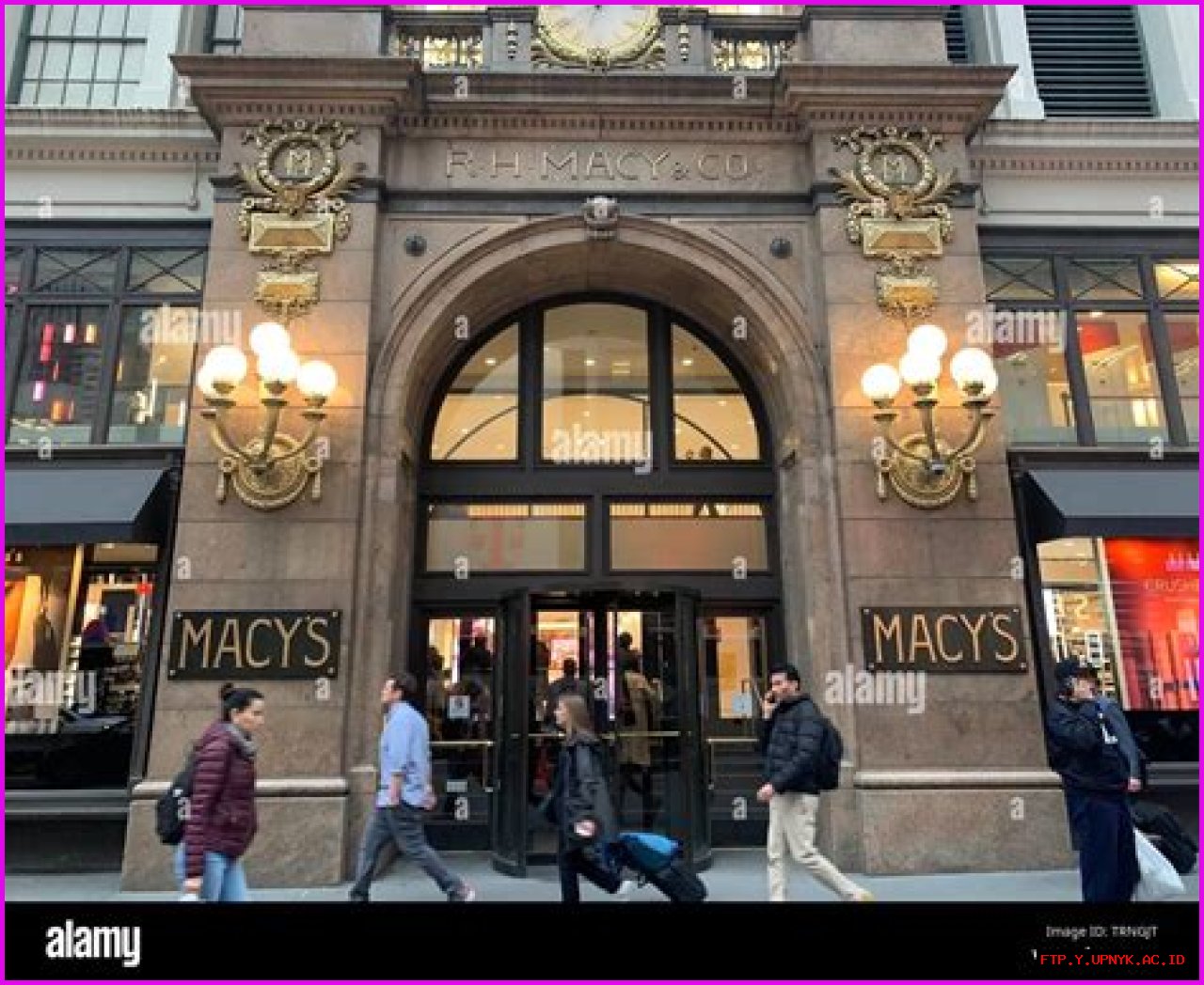 Rowland Hussey Macy Sr.: Department Store Pioneer