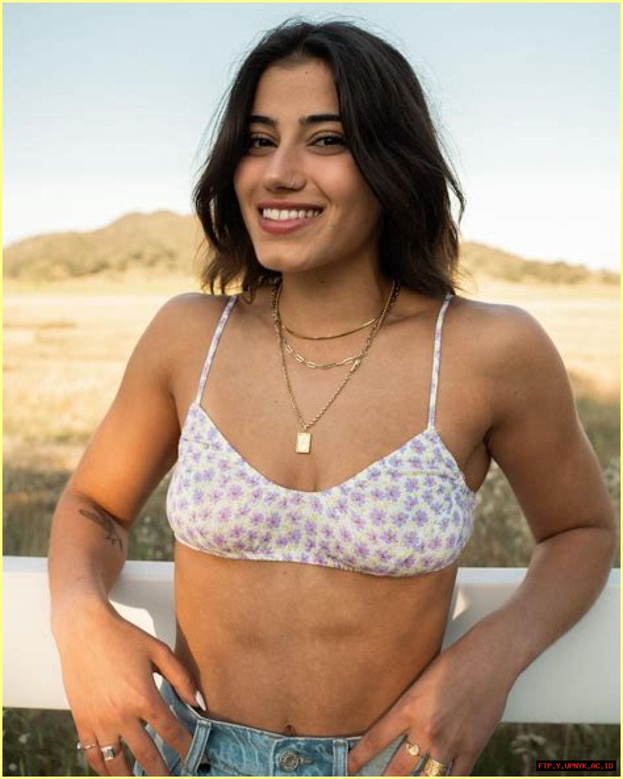 Sara Saffari's Age: Uncovering The Model's Youthful Allure