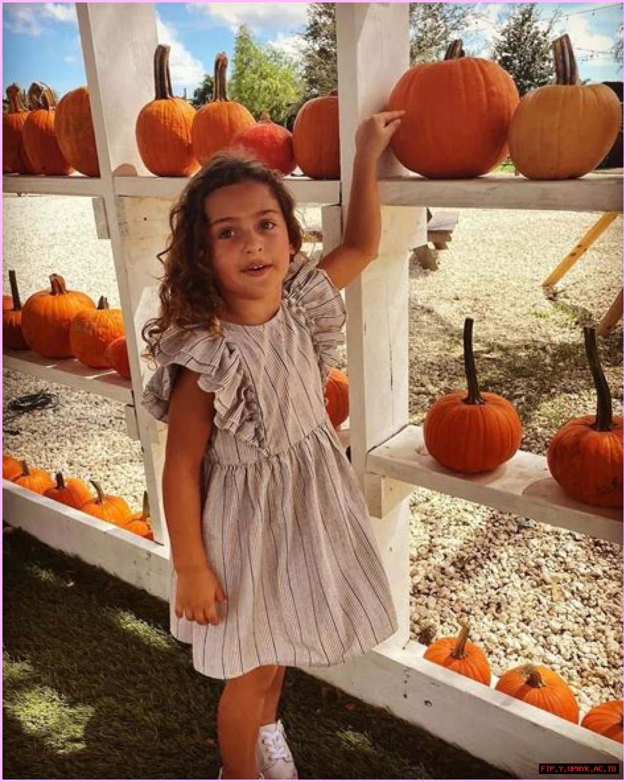 See Chelsea Peretti's Adorable Child Photo