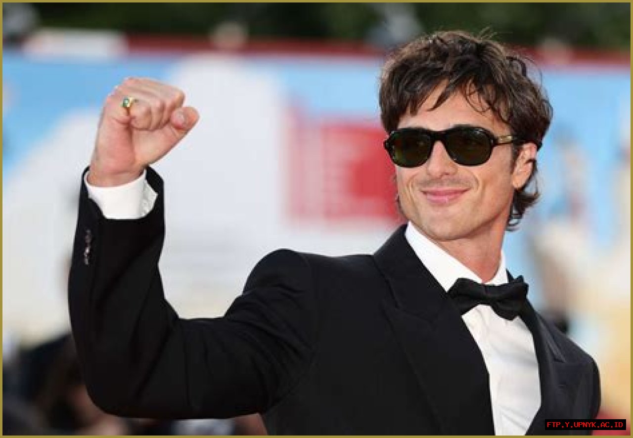 Standing Tall: Unveiling Jacob Elordi's Height In Feet