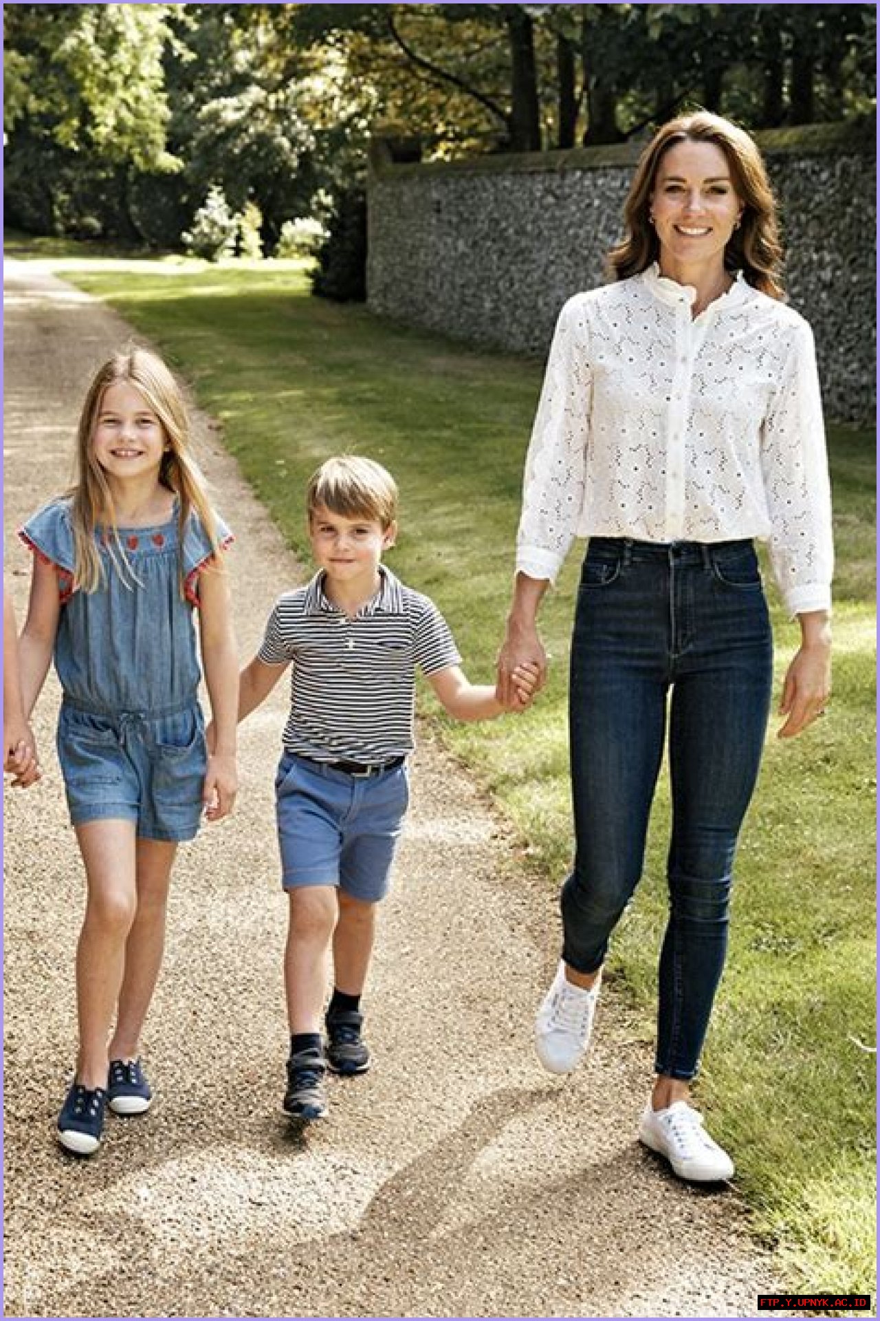 Stylish Princess Charlotte Jeans: Elevate Your Wardrobe With Royal Charm