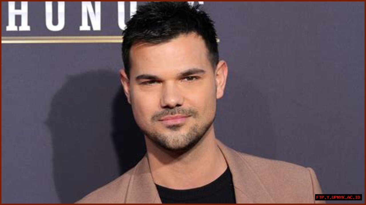 Taylor Lautner Spotted In Michigan || Recent Update