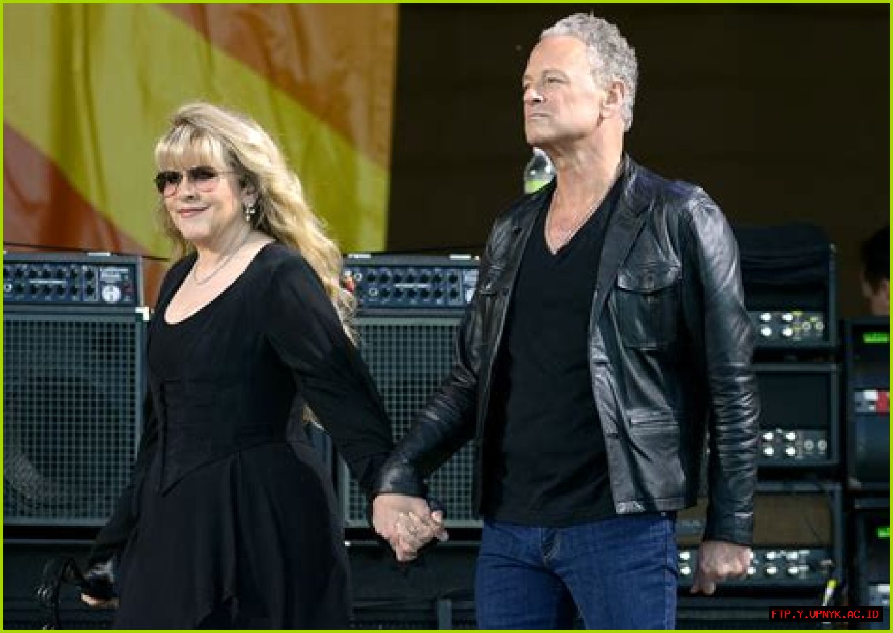 The Complete Timeline Of Stevie Nicks And Lindsey Buckingham's Relationship